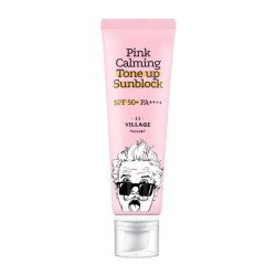 واقي شمس Village 11 Factory Pink Calming Sunblock إصدار ميني مصمم خصيصاً للبشرة الحساسة والمتهيجة، حيث يجمع بين الحماية القوية من الأشعة فوق البنفسجية وخصائص تلطيف البشرة